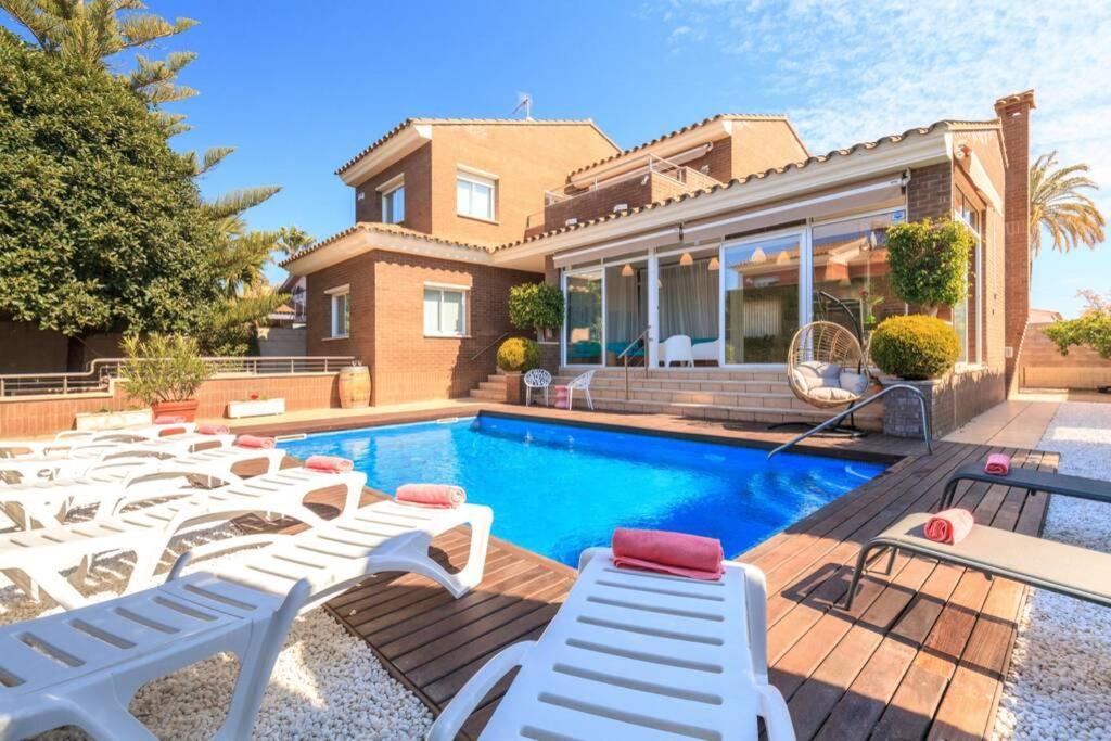 Villa Wine Experience Cambrils - Wine, Art & Games エクステリア 写真