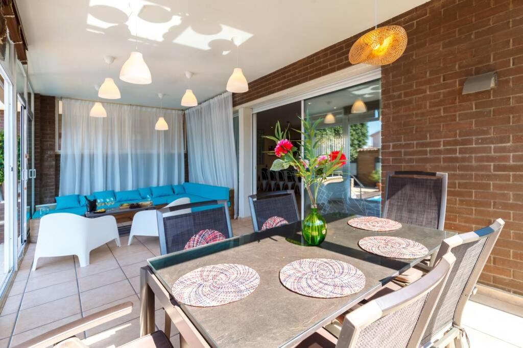 Villa Wine Experience Cambrils - Wine, Art & Games エクステリア 写真