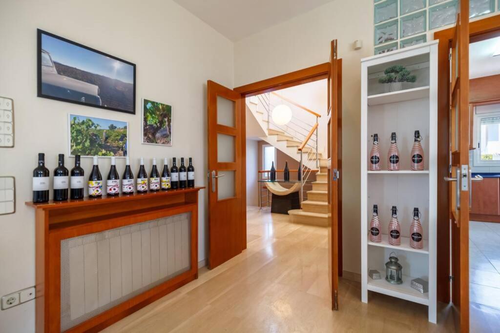 Villa Wine Experience Cambrils - Wine, Art & Games エクステリア 写真