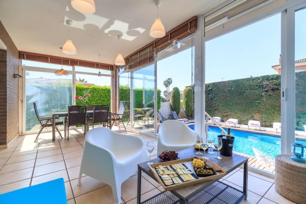 Villa Wine Experience Cambrils - Wine, Art & Games エクステリア 写真