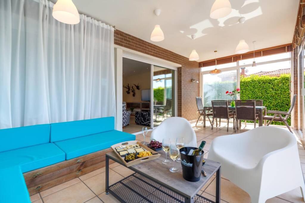 Villa Wine Experience Cambrils - Wine, Art & Games エクステリア 写真